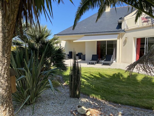 Terrace/patio - Large house with Wifi 2 km from the beach, 4 bedrooms, sleeps 6 (ST CAST LE GUILDO)