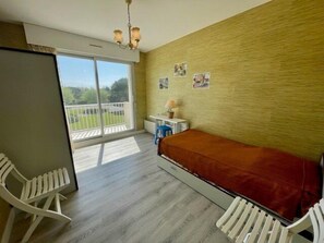 2 bedrooms
