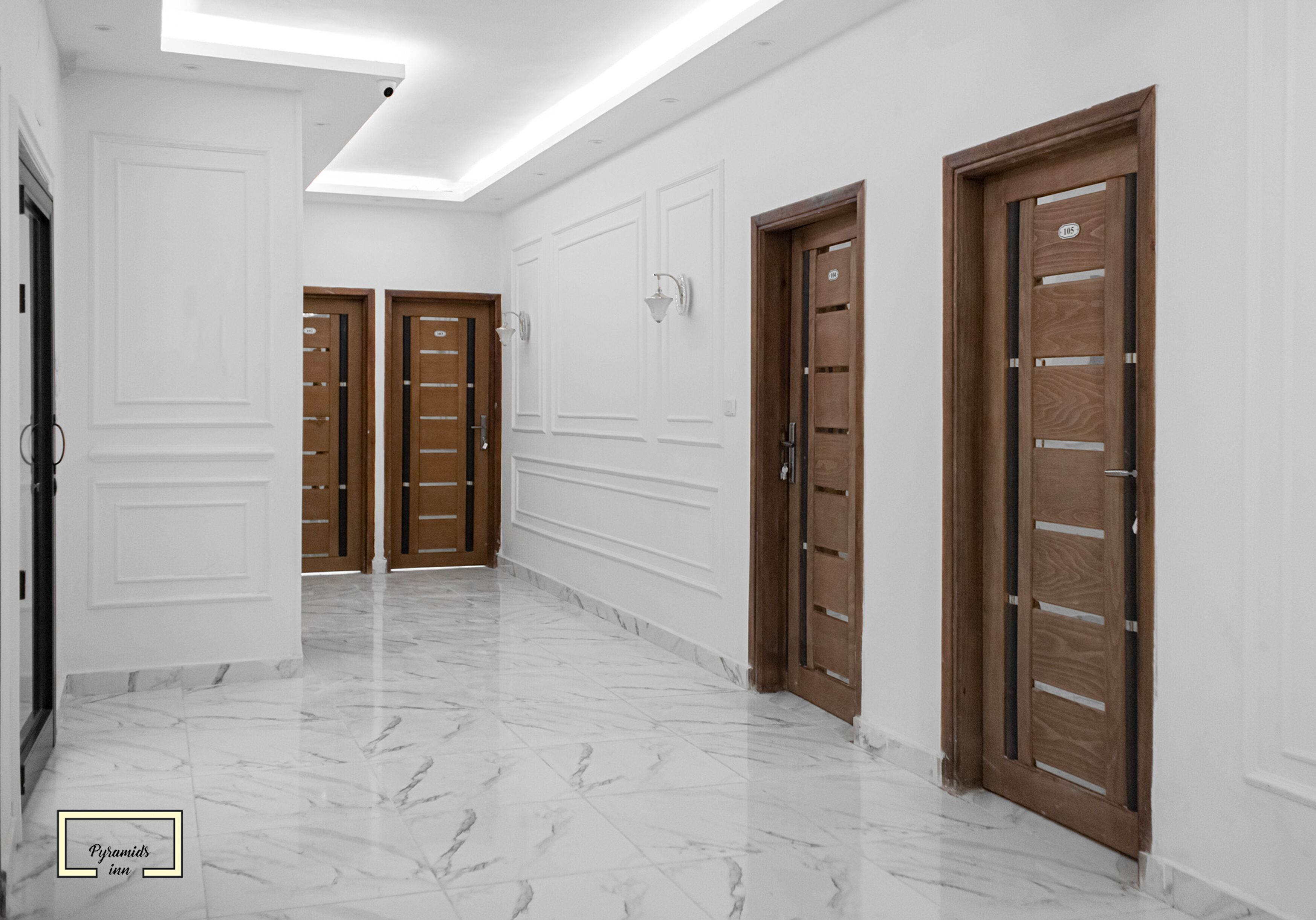 Vista frontal de la propiedad