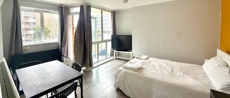 3 bedrooms, iron/ironing board, free WiFi, bed sheets