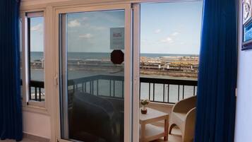 Panoramic Apartment, 2 Bedrooms, Sea View | Living area