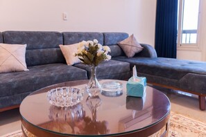 Appartement Panoramique, 2 chambres, vue mer | Coin séjour