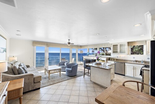 3 Unobstructed ocean view direct beach access! Oceanfront Villa with a Spectacular View (C)