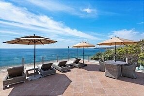Terrace/patio - Location direct beach access stroll to main beach swim kayak+ (Laguna Beach)