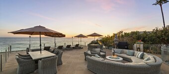 Location direct beach access stroll to main beach swim kayak+