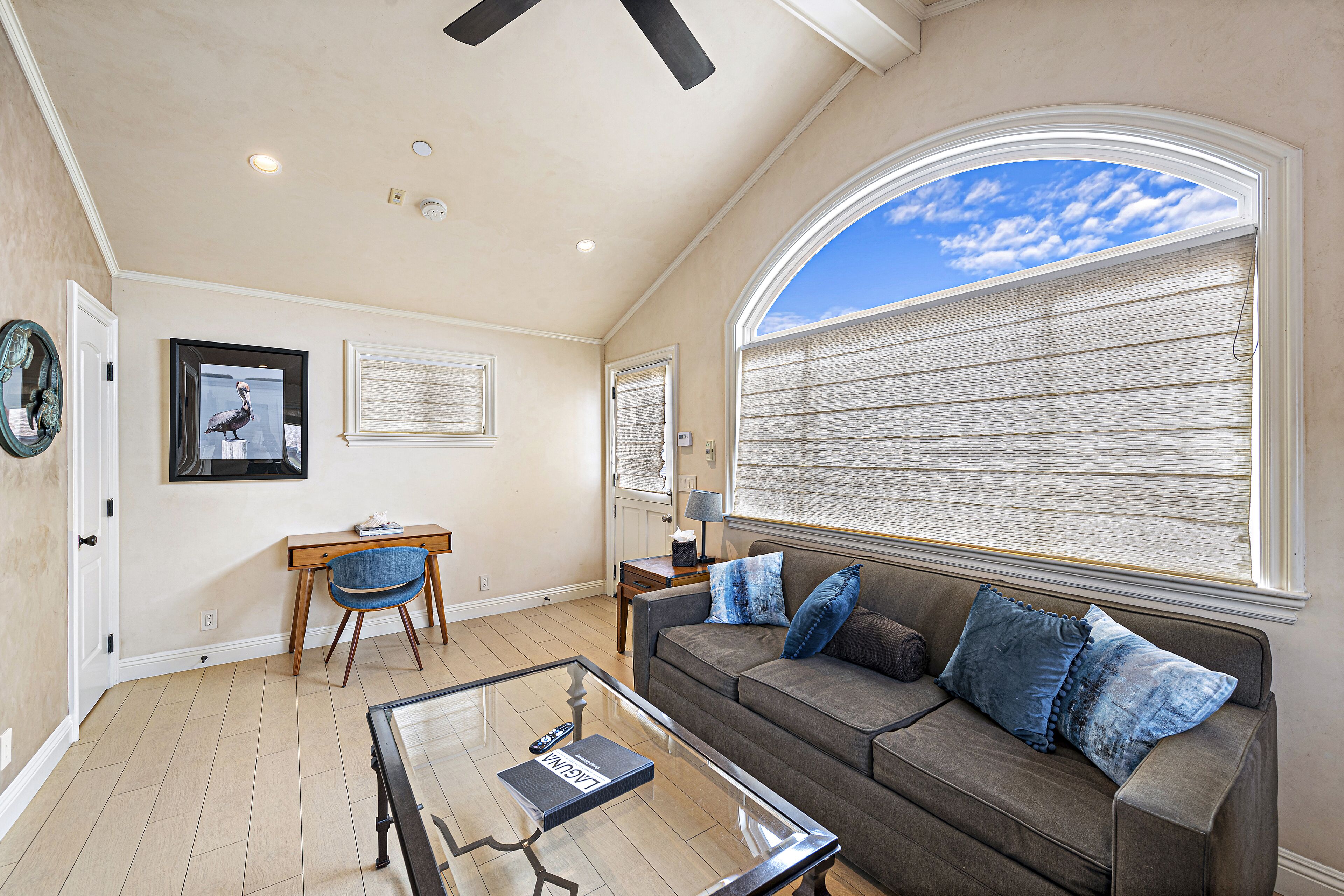 Tv, pejs, dvd-afspiller, stereoanlæg