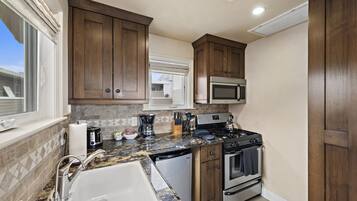 Fridge, microwave, oven, coffee/tea maker