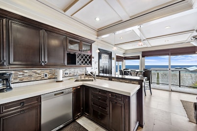 Ocean View Villa, walk to main beach, easy beach access