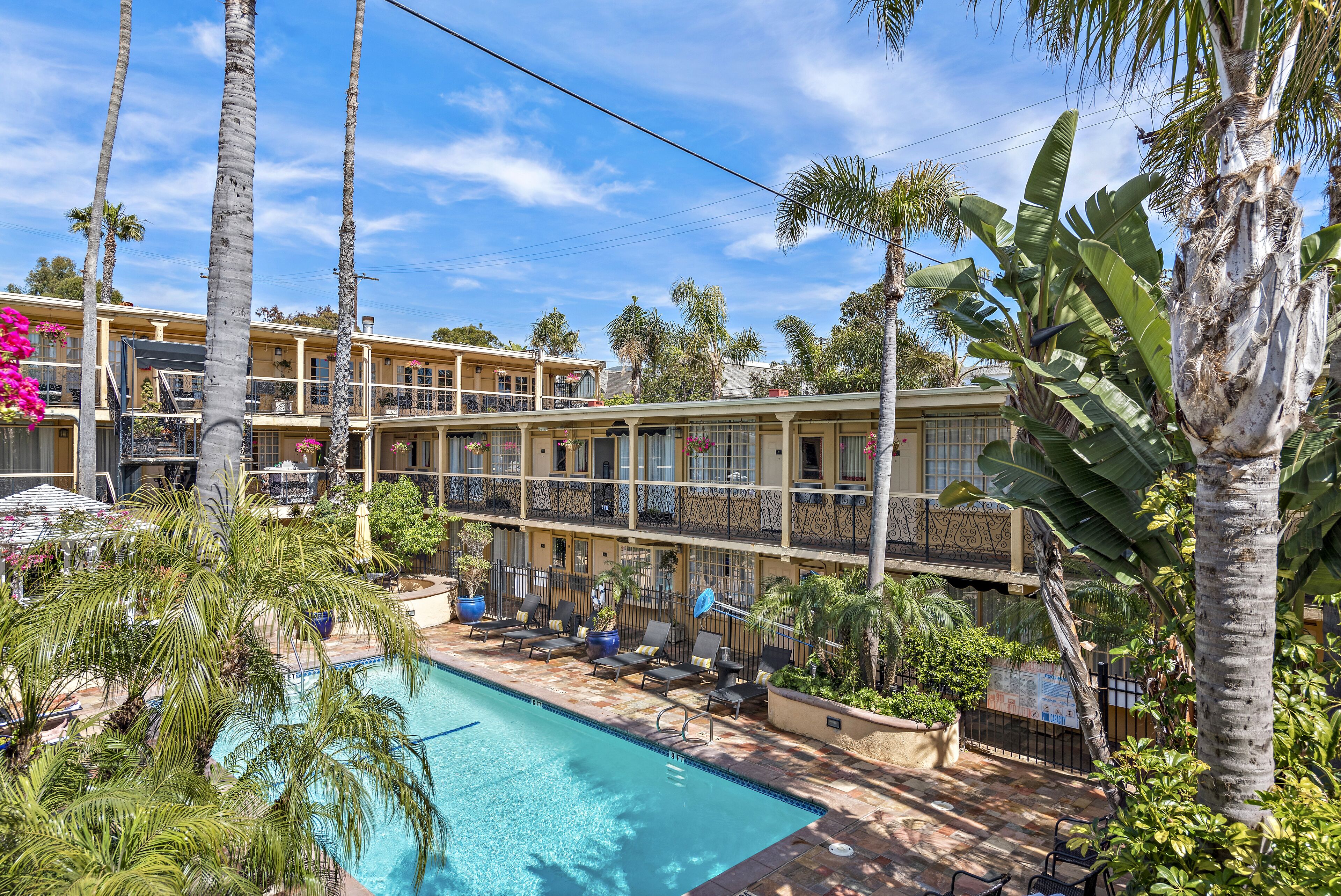 Room 64: Standard 2 Full beds 14|West Boutique Hotel South Building