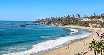 Enjoy heated pool and Stroll to Main Beach. #60