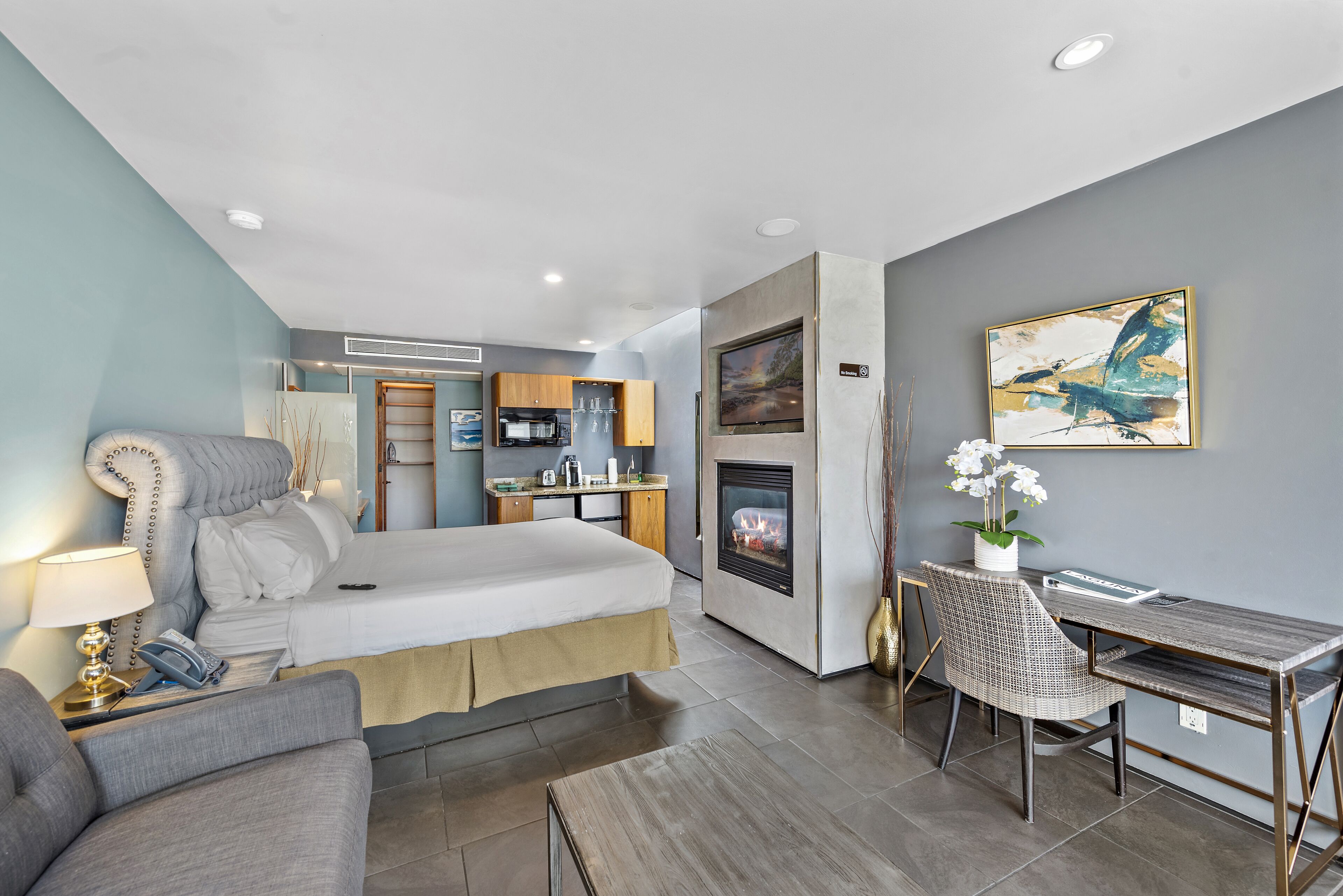 Surf, Swim and Relax: The Ultimate Laguna Beach Experience! 2