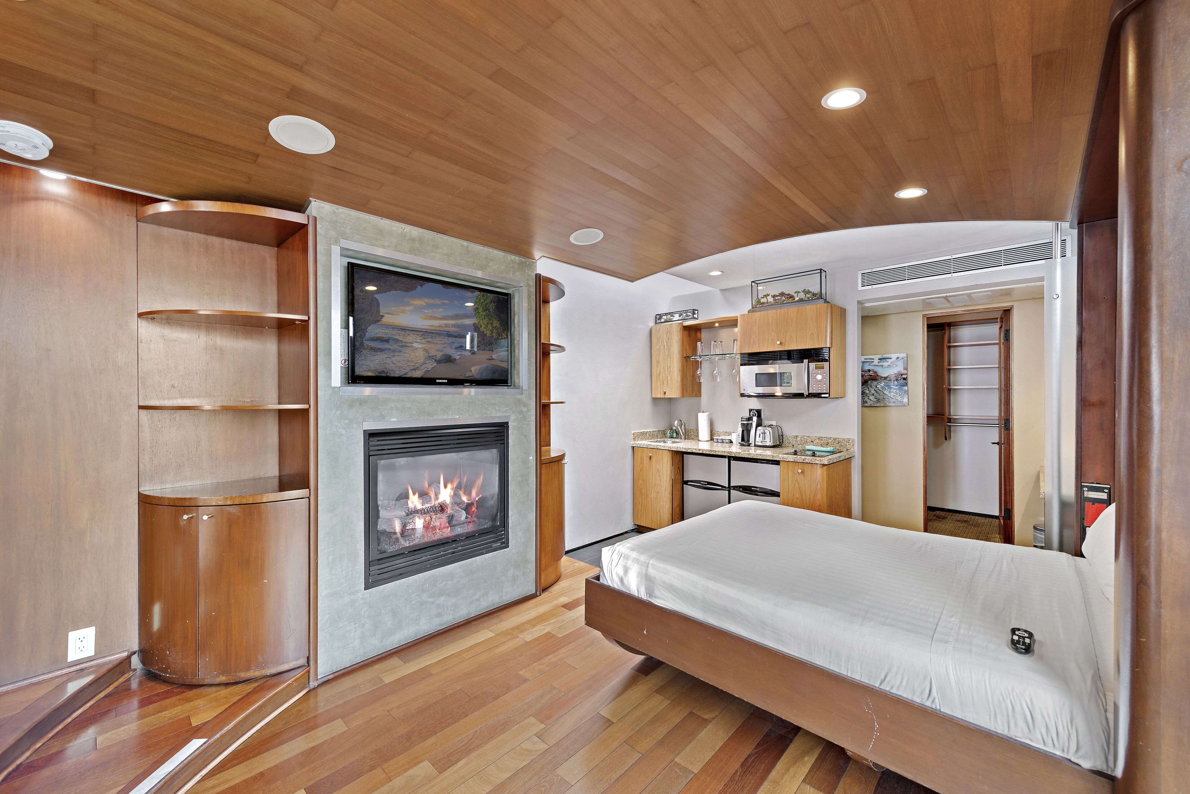 Relax in Style at Our Hotel, and enjoy your vacation at the beach! 8