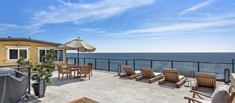 Ocean views steps to the water prime Laguna Beach 8 Villa Roma