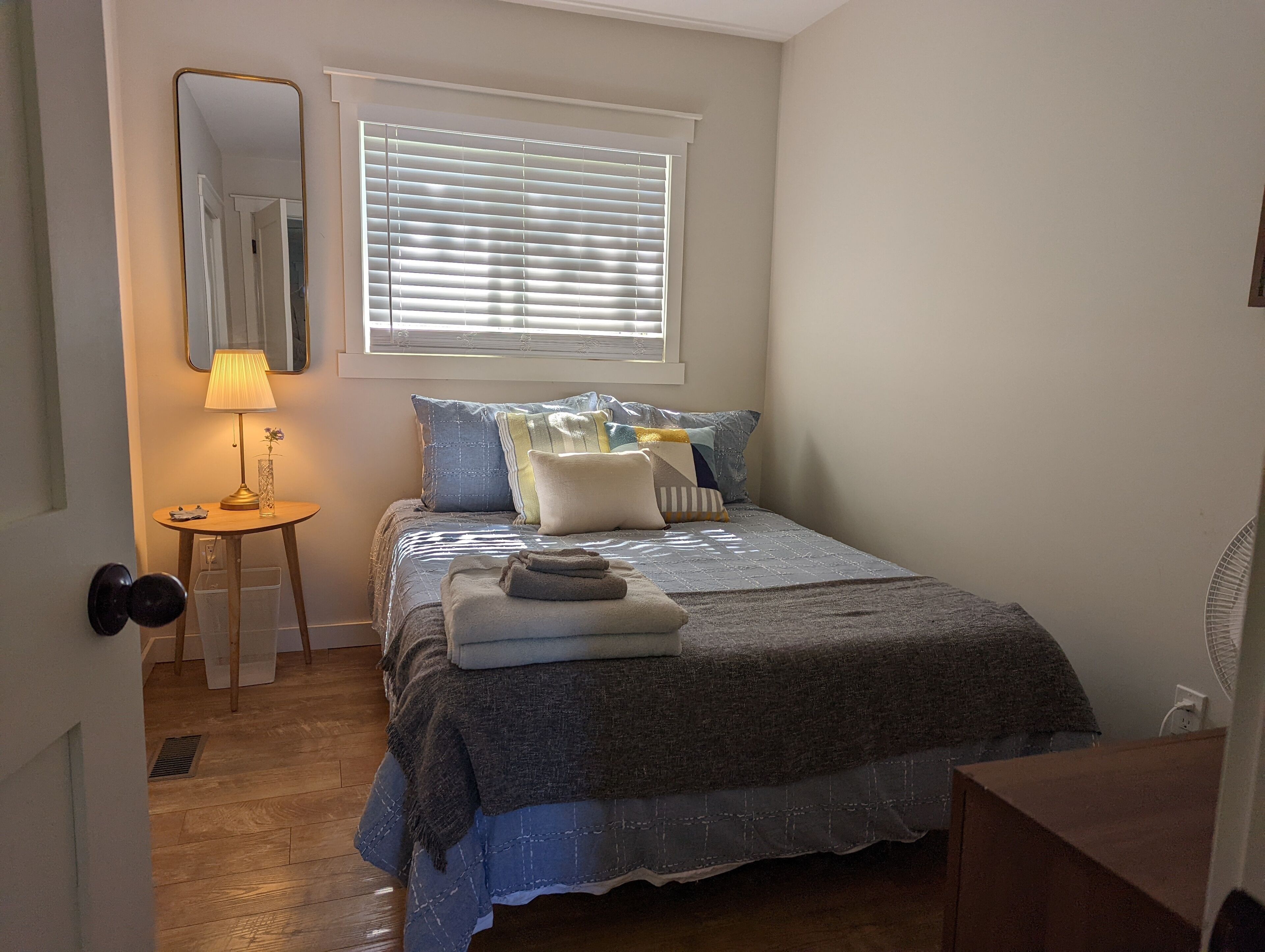 Dunchurch, Family-oriented Lakeside Cottage With NW View !