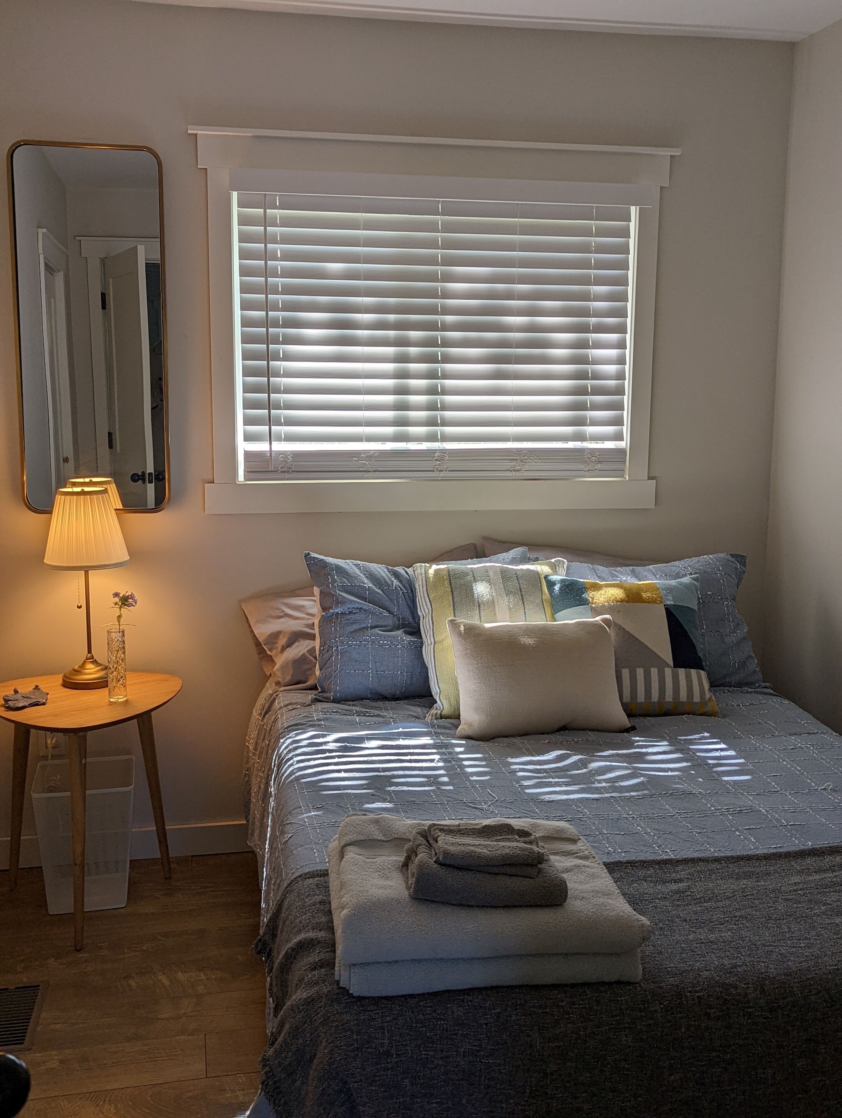 Dunchurch, Family-oriented Lakeside Cottage With NW View !