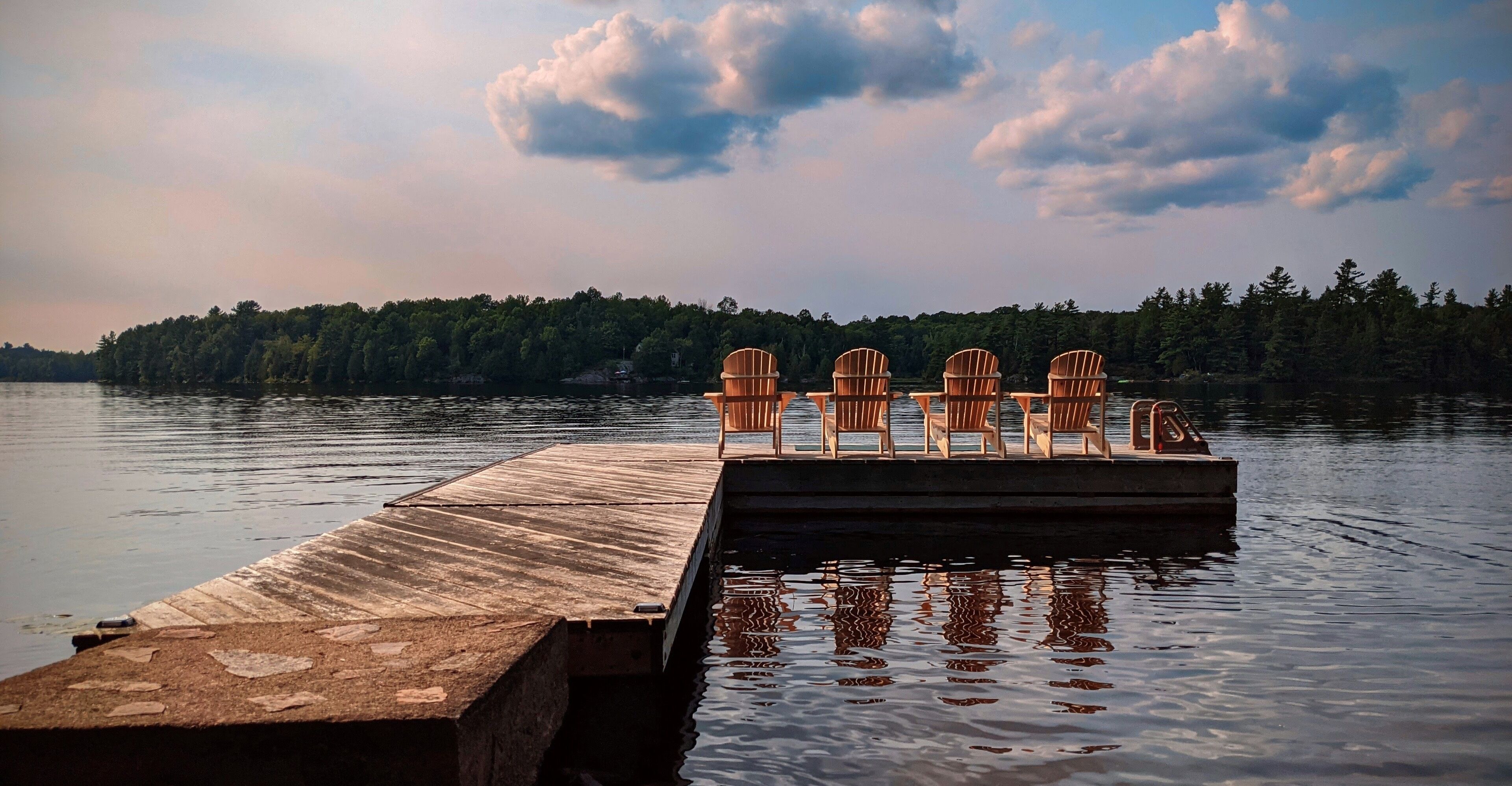 Dunchurch, Family-oriented Lakeside Cottage With NW View !