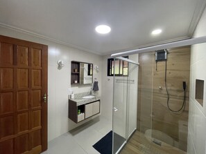 Dusche, Haartrockner, Toilettenpapier