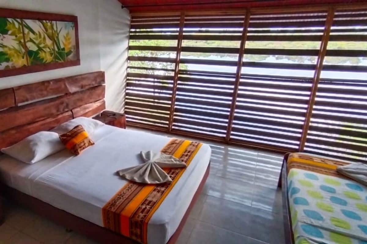 Free WiFi, bed sheets