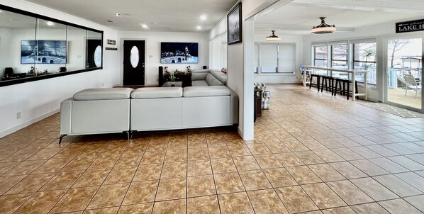 Interior - Lake House With Private Pickleball Ct + Game Room At The Beautiful Cooley Point (Azle)