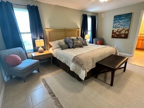 3 habitaciones, tabla de planchar con plancha, wifi y ropa de cama 