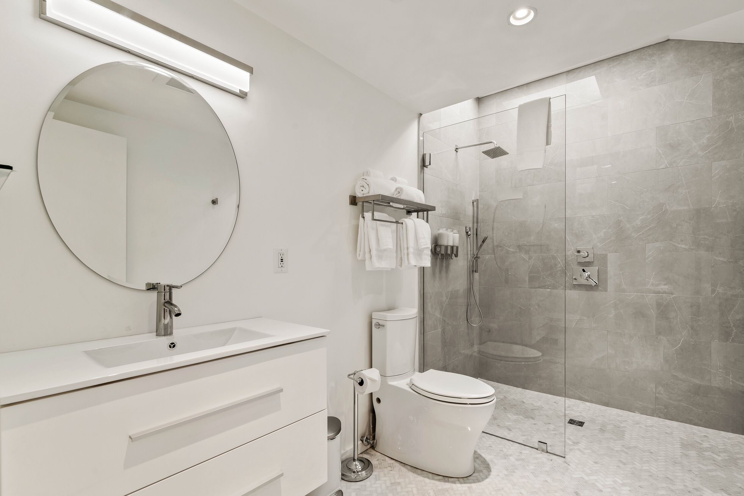 Boutique Room steps from Downtown Mall | Rose Jean - Room #1