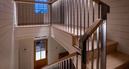 Lux Boutique Hotel Room- Downtown Cville | Rose Jean Room 3