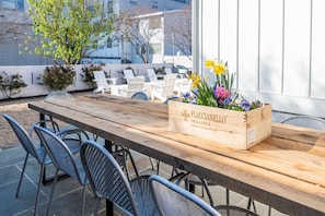 Outdoor dining - Boutique Room steps from Downtown Mall | Rose Jean - Room #3 (Charlottesville)