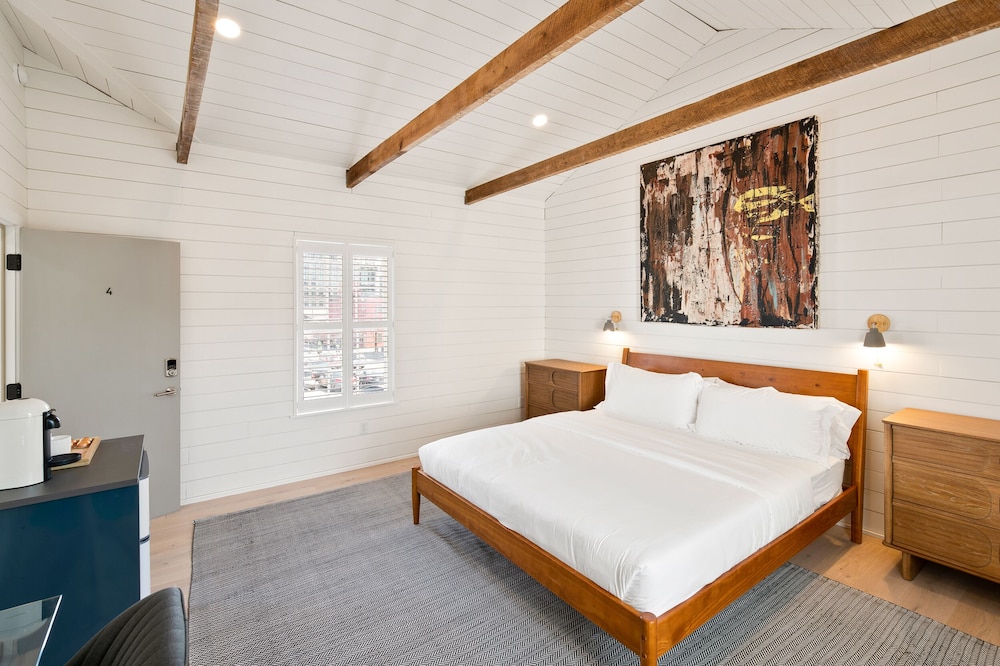 Boutique Room steps from Downtown Mall | Rose Jean - Room #4