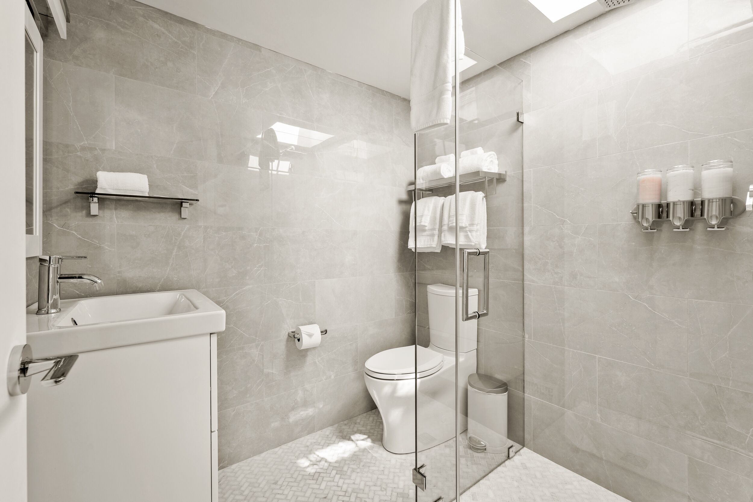 Boutique Room steps from Downtown Mall | Rose Jean - Room #5