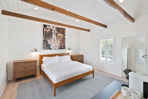 5 bedrooms, desk, free WiFi, bed sheets - Entire Boutique Hotel in Downtown Charlottesville (Charlottesville)