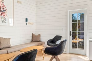 Smart TV - Entire Boutique Hotel in Downtown Charlottesville (Charlottesville)