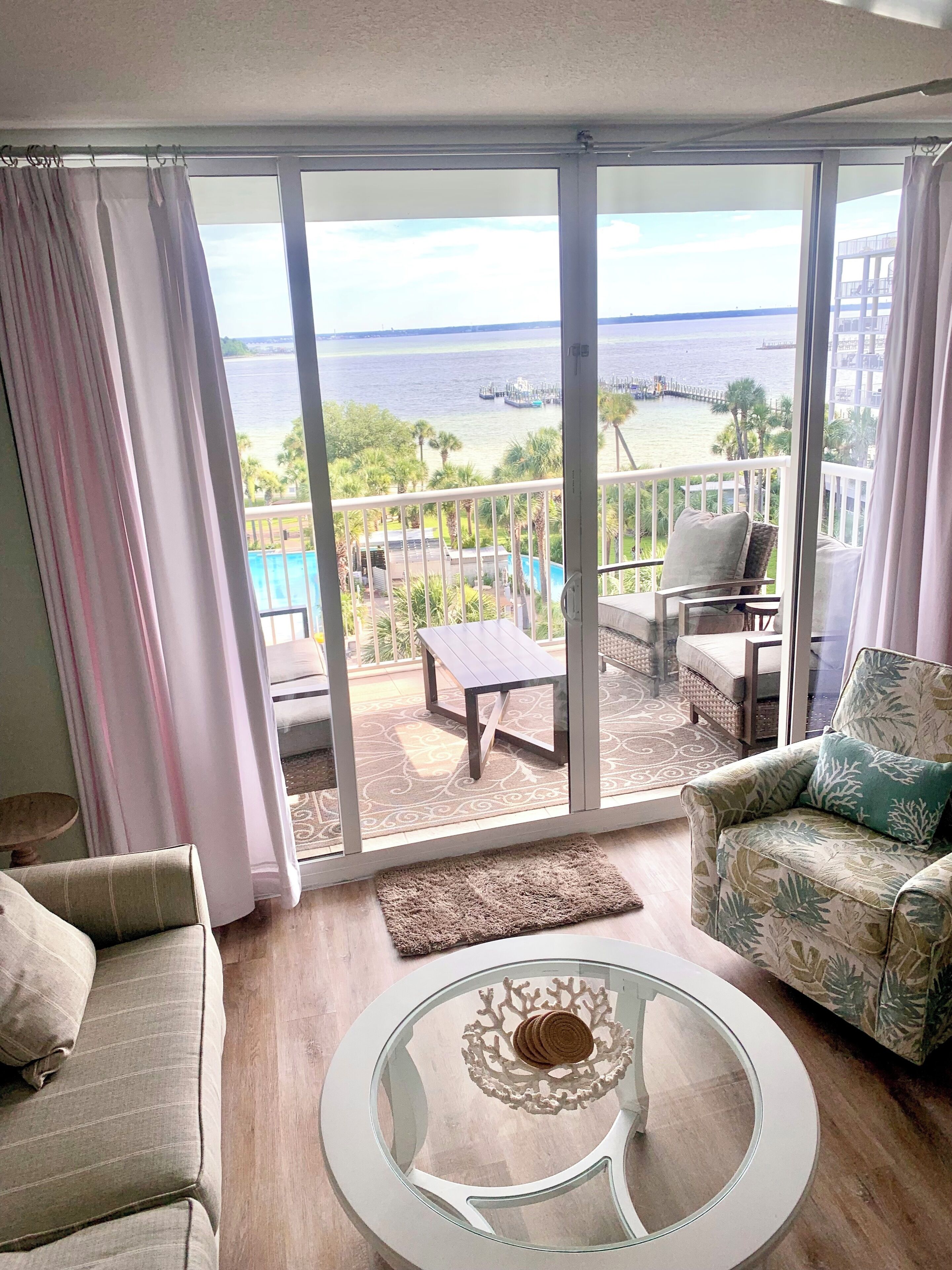 New updates, lazy river, several pools, 6th floor views, includes beach service!