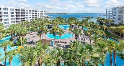 Beautiful bay views, heated pools/hot tubs, gulf access includes beach service!