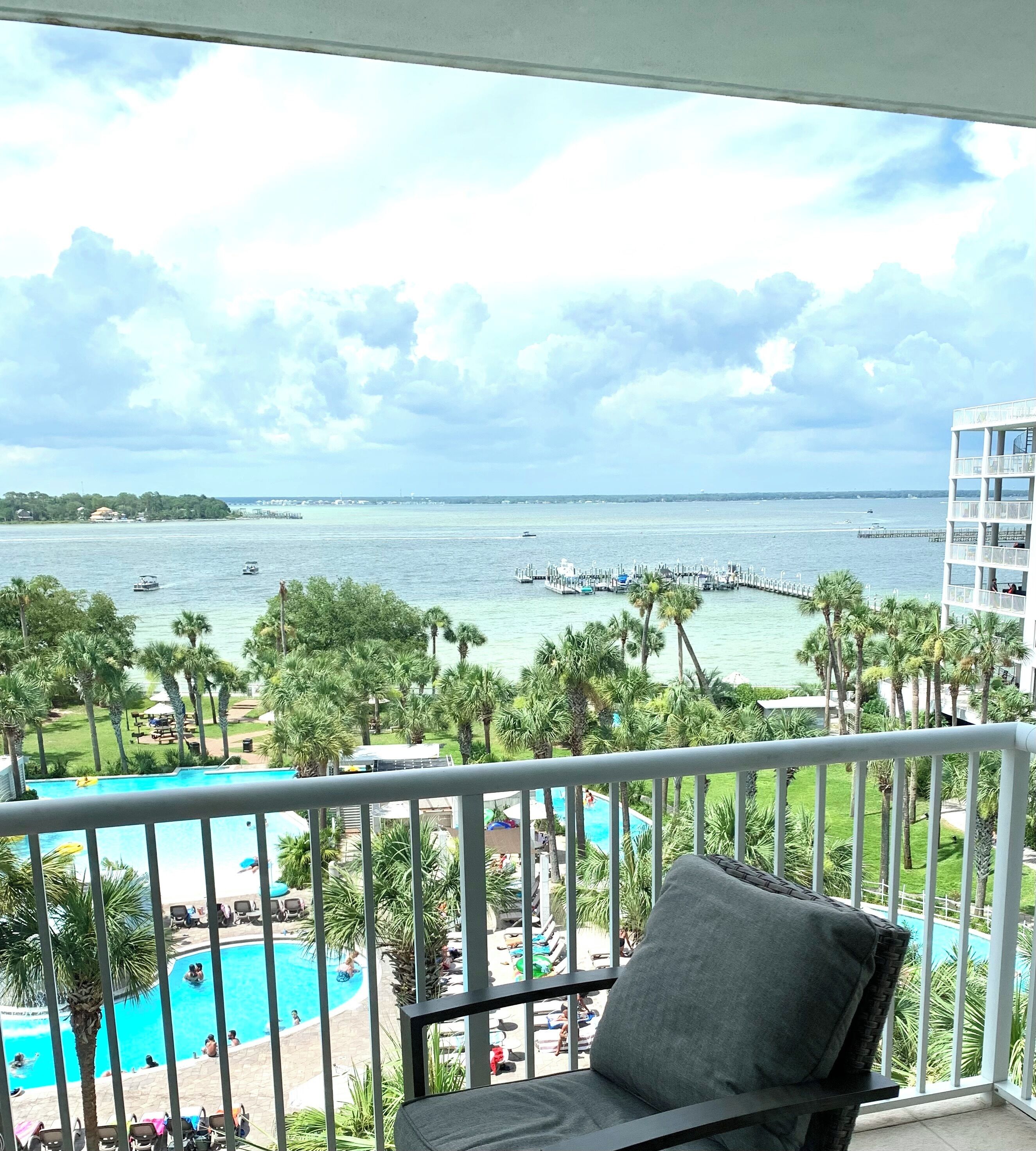 New updates, lazy river, several pools, 6th floor views, includes beach service!
