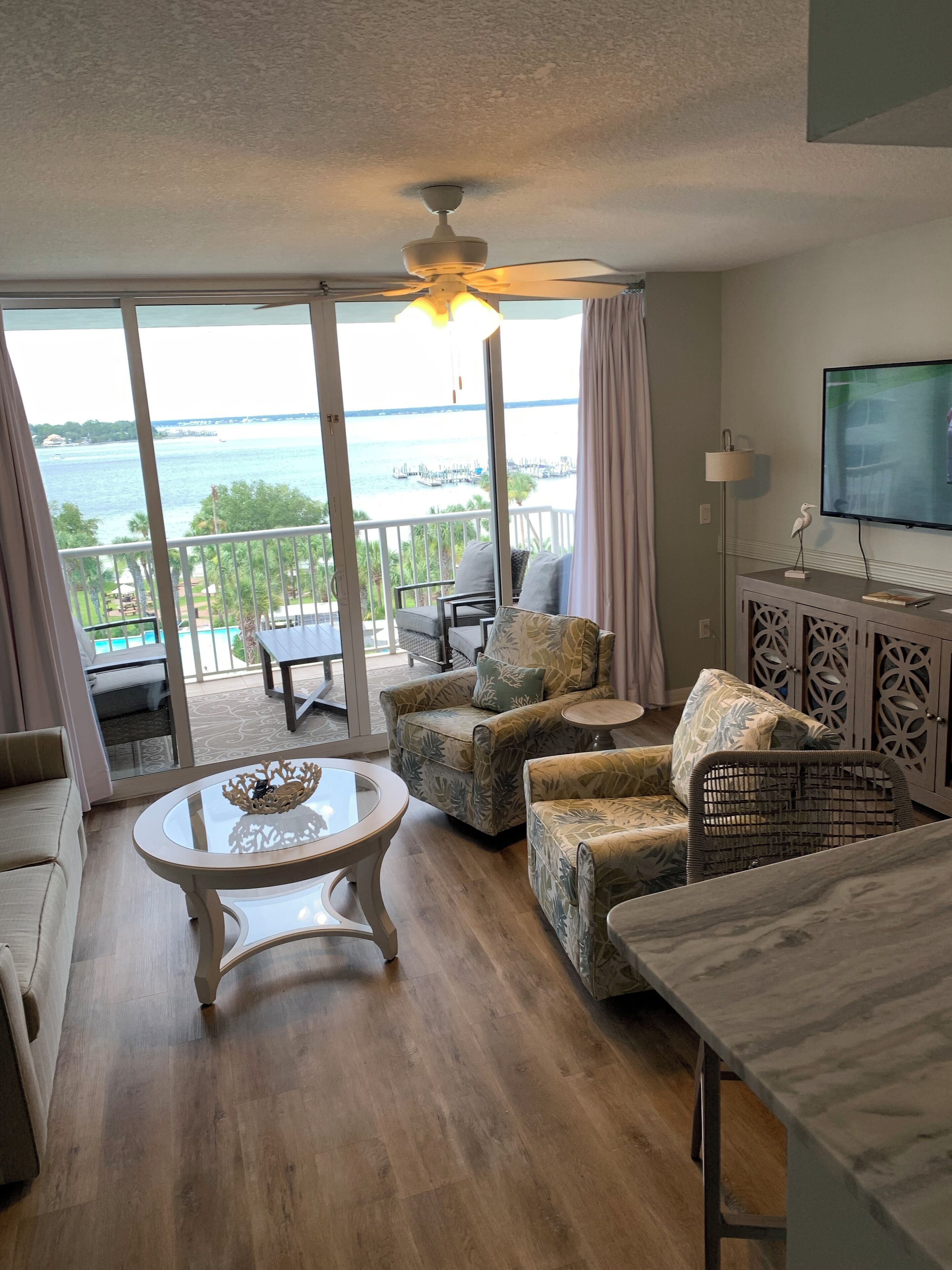 New updates, lazy river, several pools, 6th floor views, includes beach service!