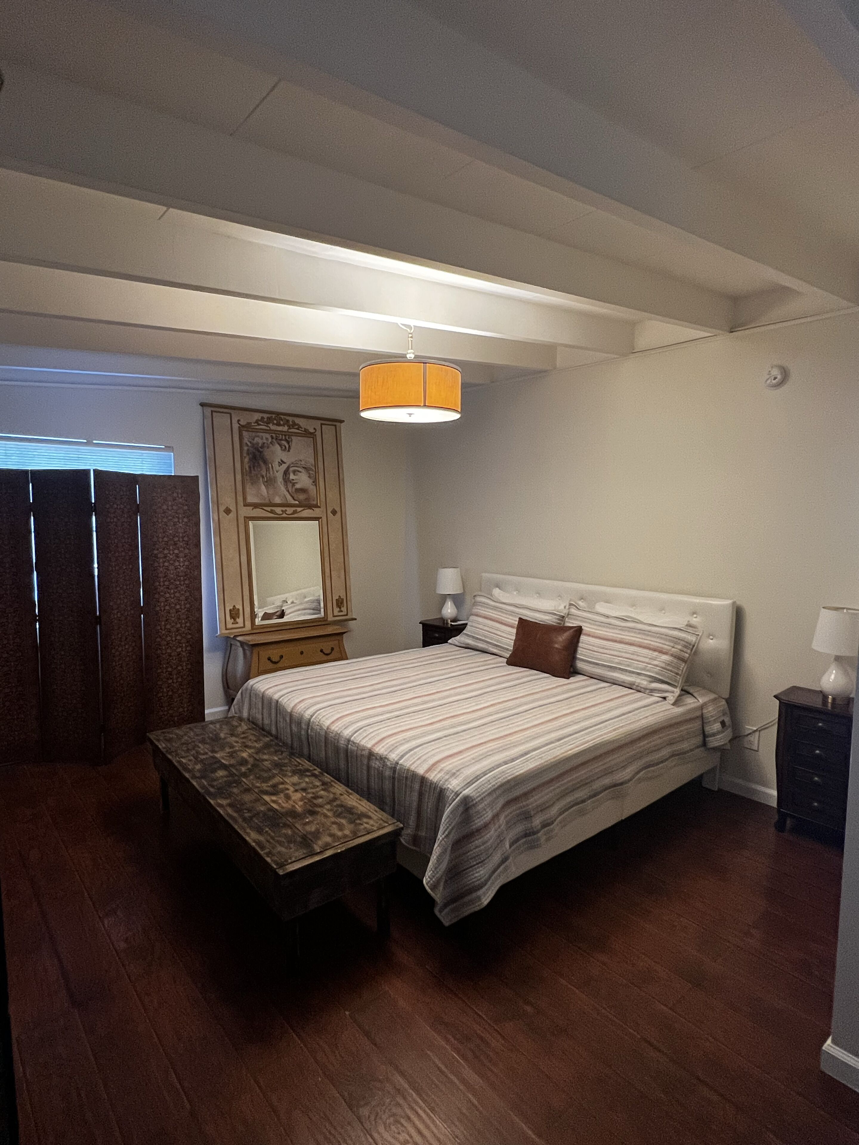 One bedroom house in historical Santa Paula. Pet friendly, Free WIFI