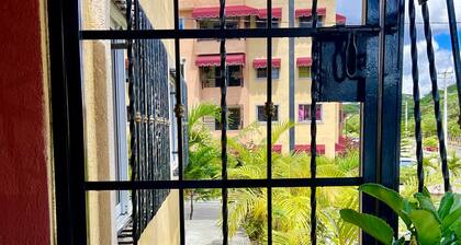 acogedor apartamento acceso directo al jardín en primera linea zona con segurida