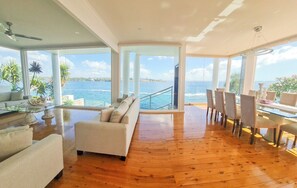 Interior - Waterfront Paradise in Royal National Park - Your Bundeena Escape (Bundeena)