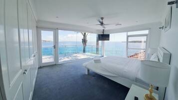 5 bedrooms, desk, soundproofing, iron/ironing board