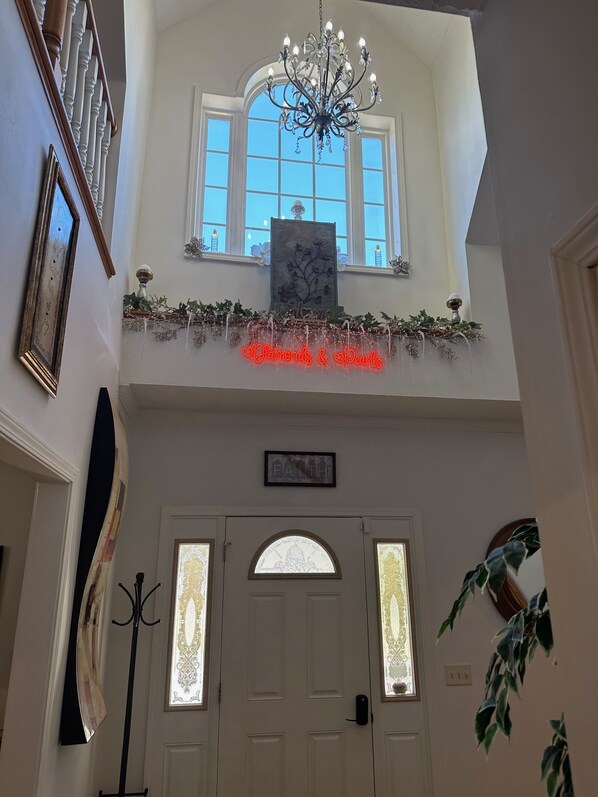 Interior - Diamonds & Pearls of Williamsburg, VA (Williamsburg)