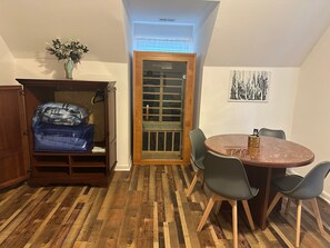 Dining - Diamonds & Pearls of Williamsburg, VA (Williamsburg)