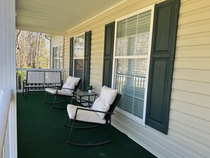 Property grounds - Diamonds & Pearls of Williamsburg, VA (Williamsburg)