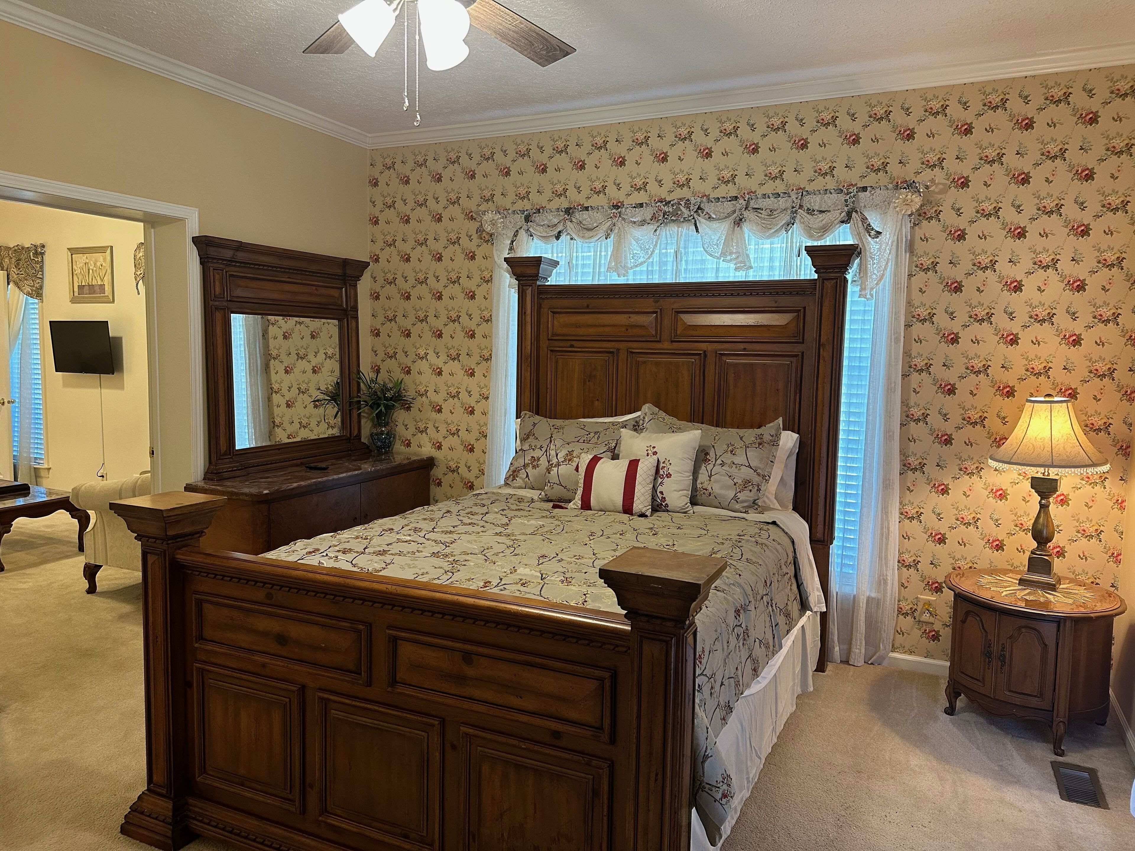 5 slaapkamers, een bureau, een strijkplank/strijkijzer, gratis wifi