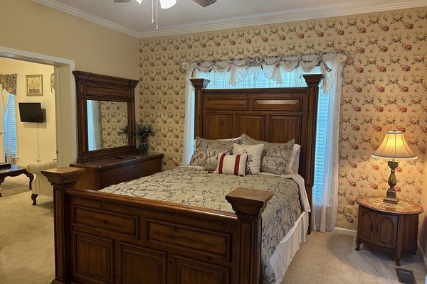 5 slaapkamers, een bureau, een strijkplank/strijkijzer, gratis wifi