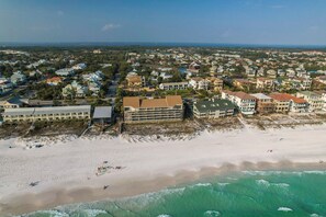 بالقرب من الشاطئ