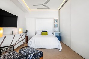 2 bedrooms, desk, WiFi, bed sheets