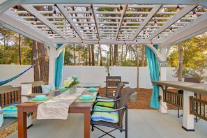 Outdoor dining - Steps to the Beach, Pets - OK, Private Pool, Beach Towels, Chairs, Buggy (Oak Island)