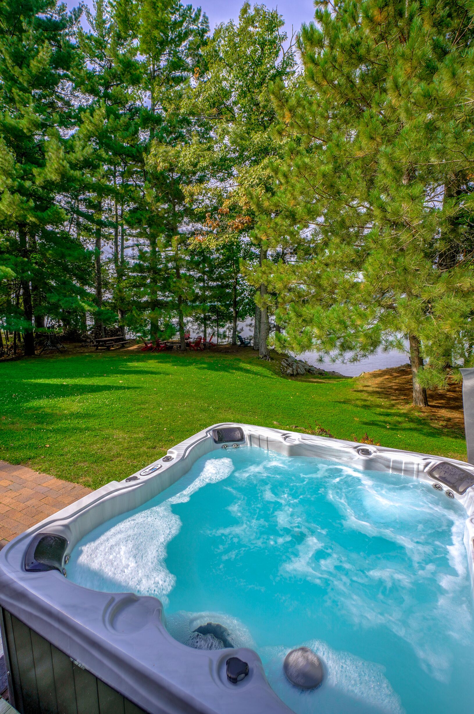 Lake front luxury, hot tub, ice fish, snowmobile on Big Mackenzie