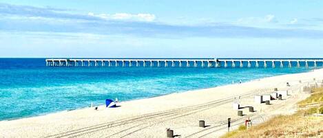 Plage, chaises longues
