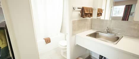 2 Queen Beds, Ground Floor | Desk, free WiFi